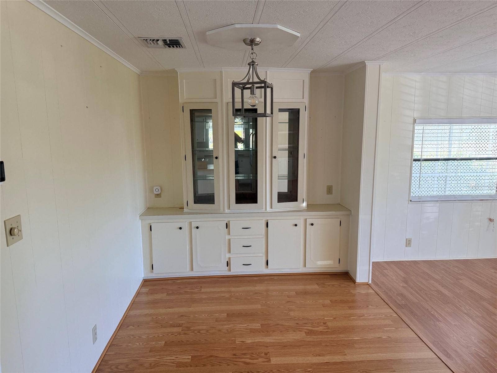 182 N SAINT THOMAS CIRCLE, Apollo Beach, FL 33572 Dining Room with built in Hutch