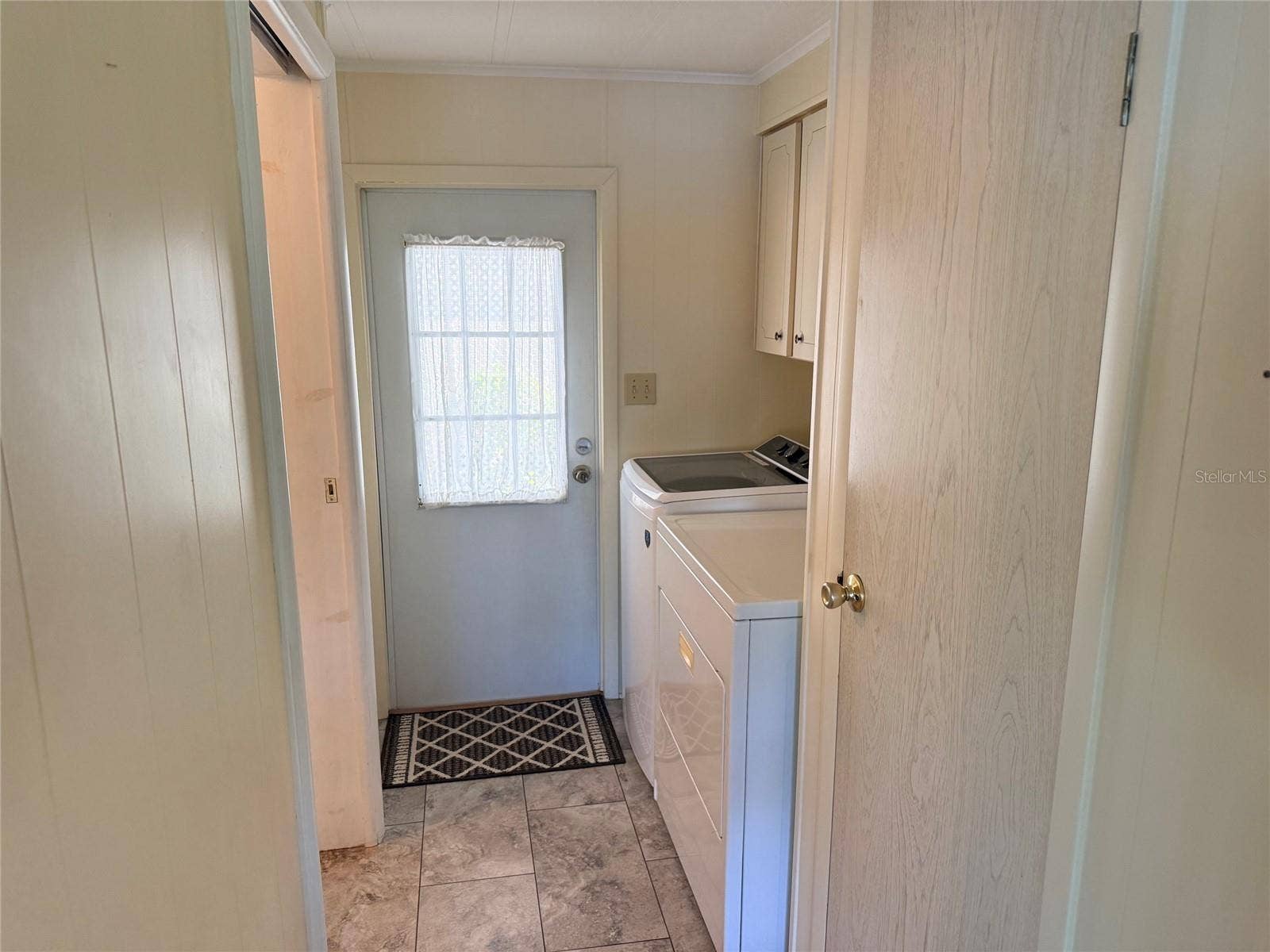182 N SAINT THOMAS CIRCLE, Apollo Beach, FL 33572 Laundry Area