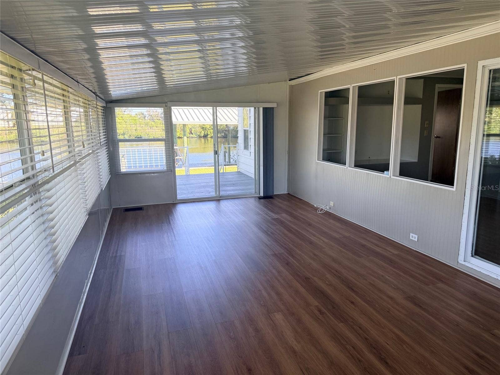 182 N SAINT THOMAS CIRCLE, Apollo Beach, FL 33572 Florida Room/Sunroom