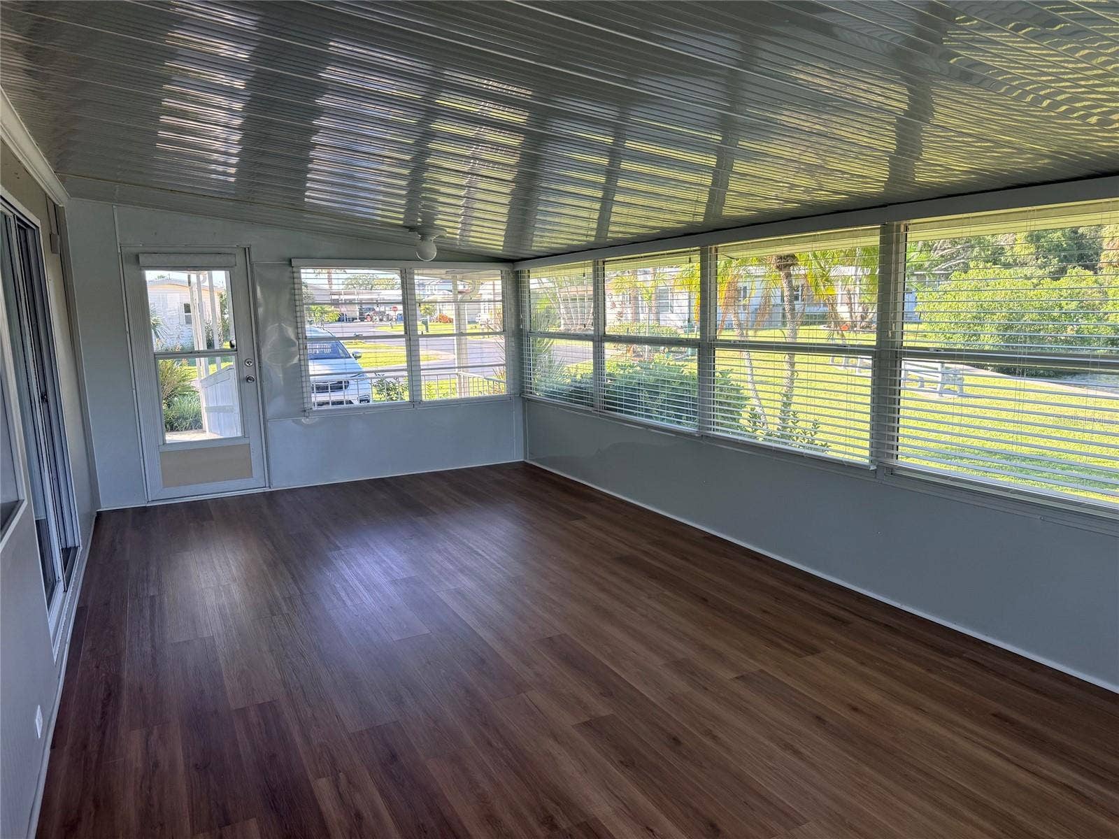 182 N SAINT THOMAS CIRCLE, Apollo Beach, FL 33572 Florida Room/Sunroom
