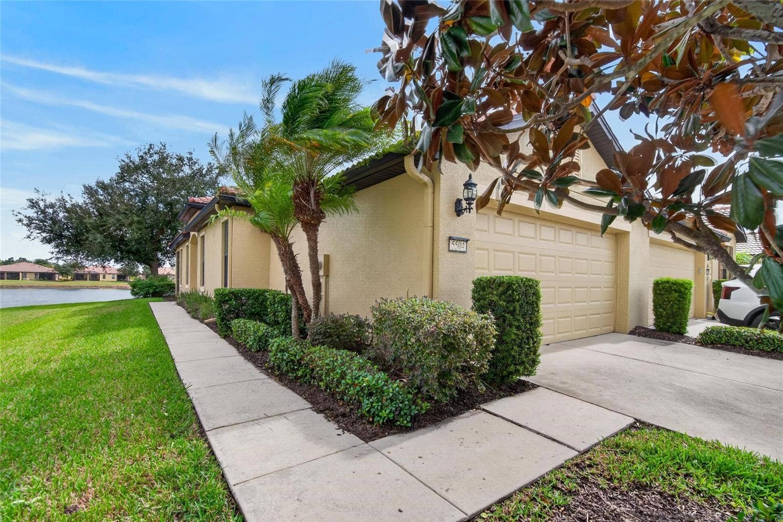 5504 SUNSET FALLS DRIVE, Apollo Beach, FL 33572 Front of Villa