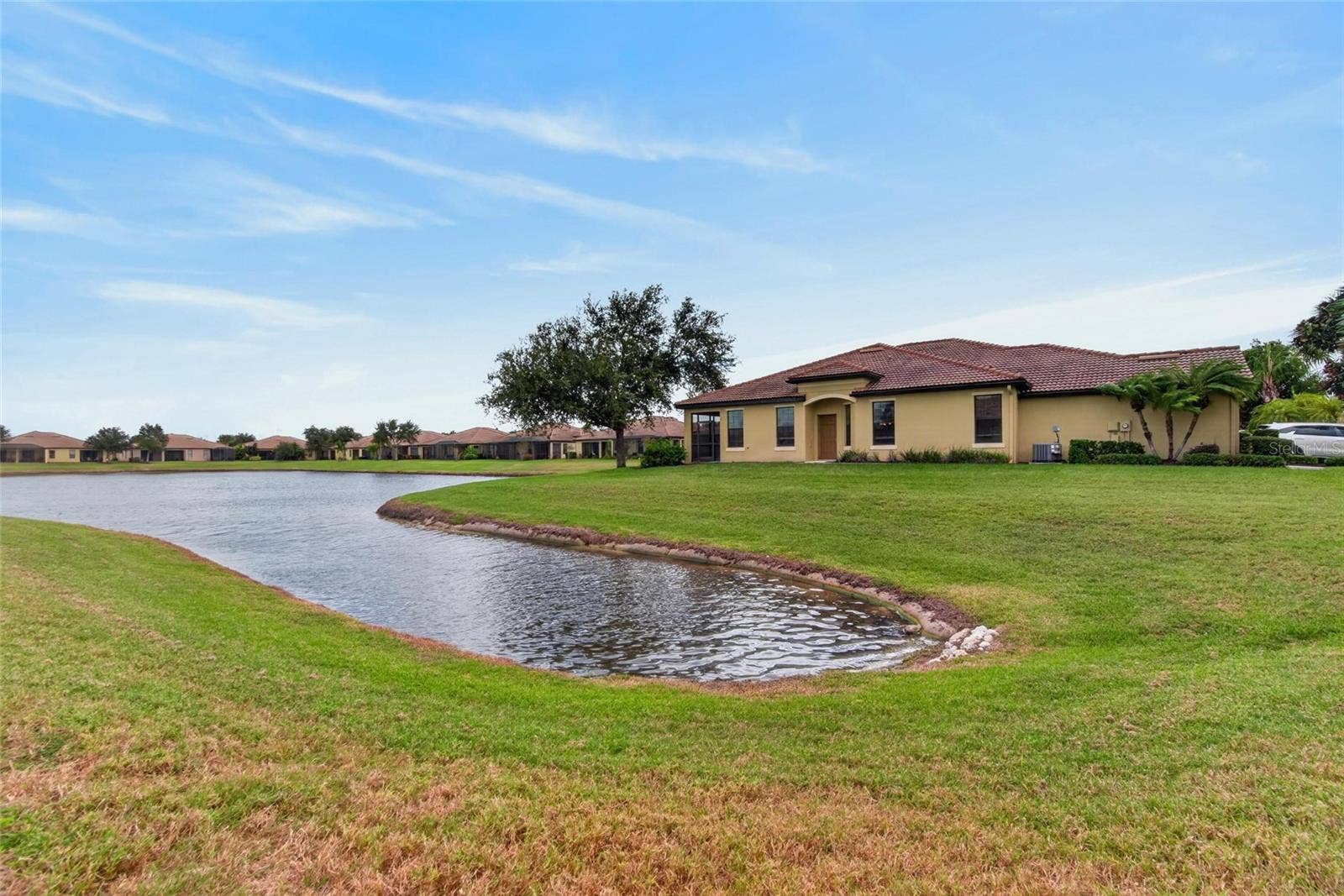 5504 SUNSET FALLS DRIVE, Apollo Beach, FL 33572 Side view of villa