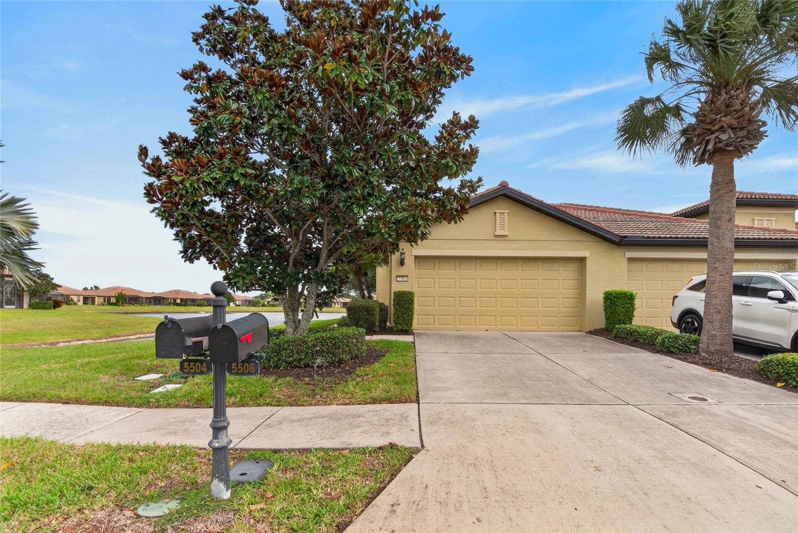 5504 SUNSET FALLS DRIVE, Apollo Beach, FL 33572 Front of Villa