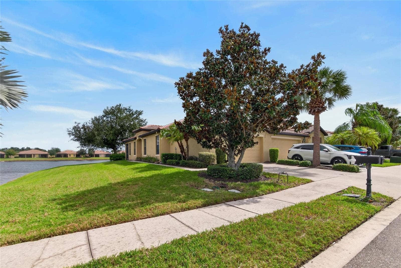 5504 SUNSET FALLS DRIVE, Apollo Beach, FL 33572 Front of Villa