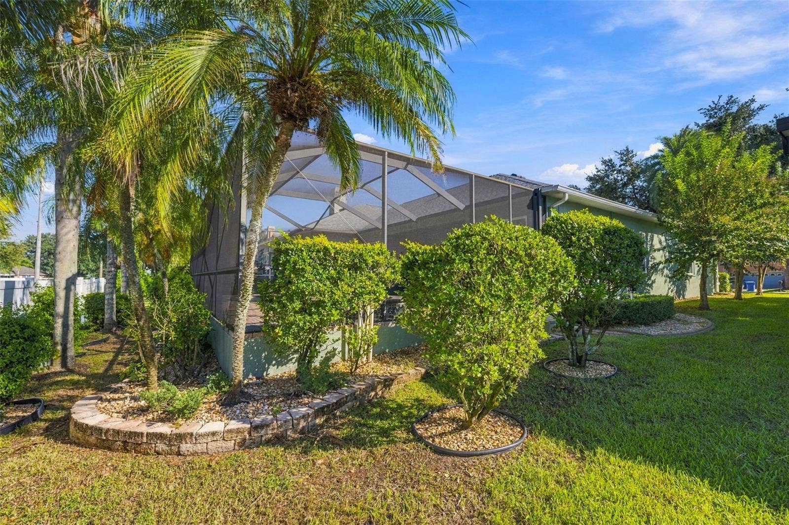 3916 VALRICO GROVE DRIVE, Valrico, FL 33594 Beautiful Landscaping to enjoy the outdoors!