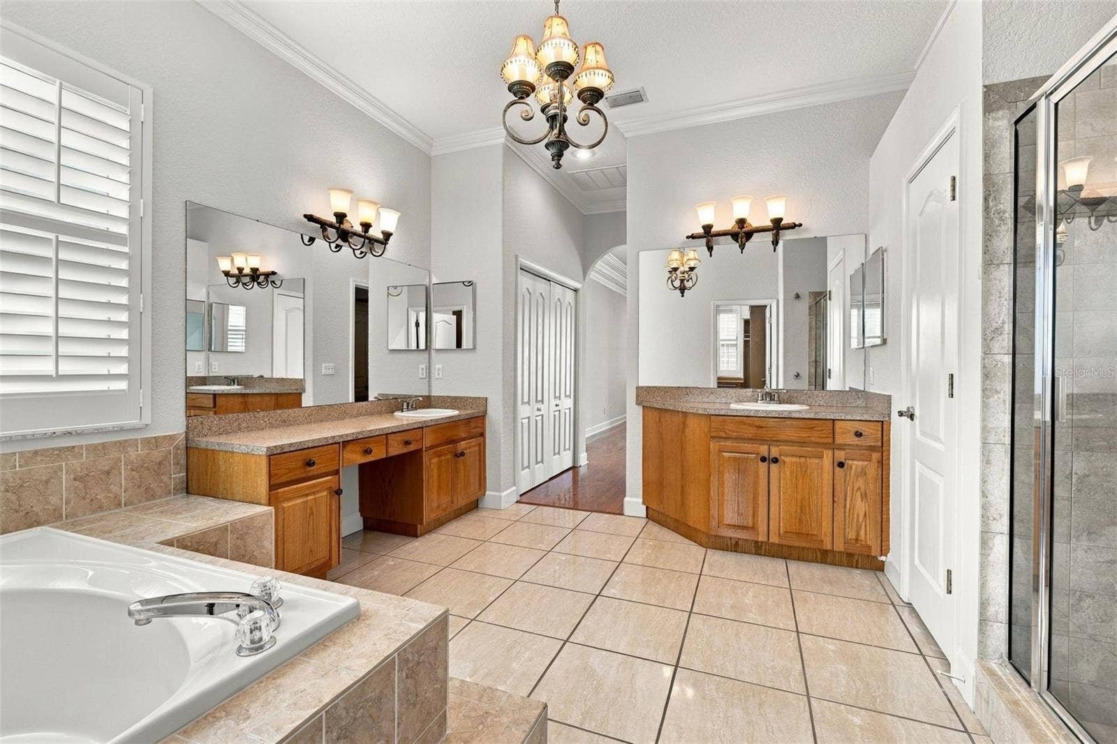 3916 VALRICO GROVE DRIVE, Valrico, FL 33594 Primary EnSuite Bathroom has separate Vanities! Water Closet behind a door and Walk in Shower!
