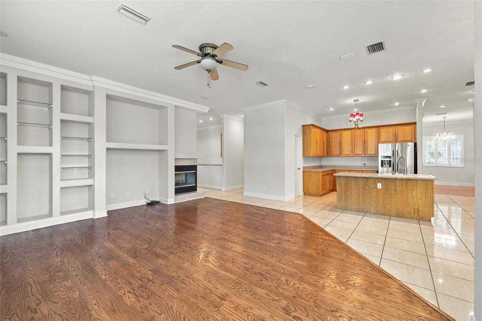 3916 VALRICO GROVE DRIVE, Valrico, FL 33594 Great Room has Built Ins for your Entertaining and Decorating pleasure!