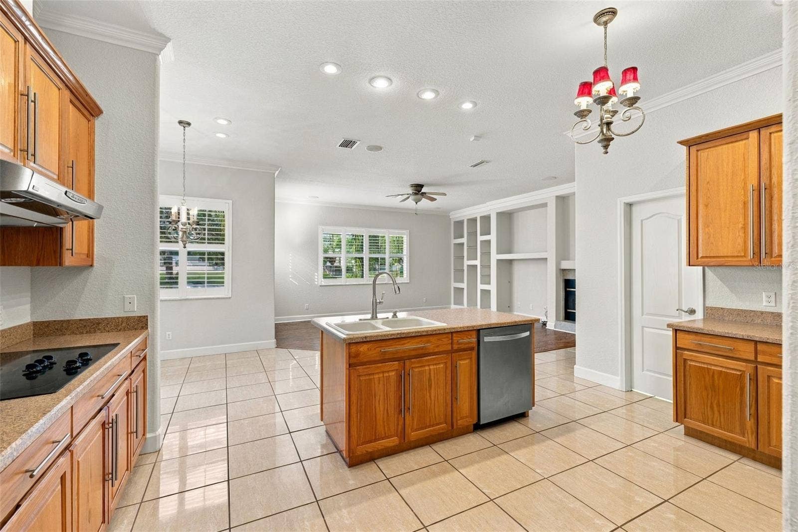 3916 VALRICO GROVE DRIVE, Valrico, FL 33594 Kitchen Island with Dual Bowl Sink & Stainless Appliances!