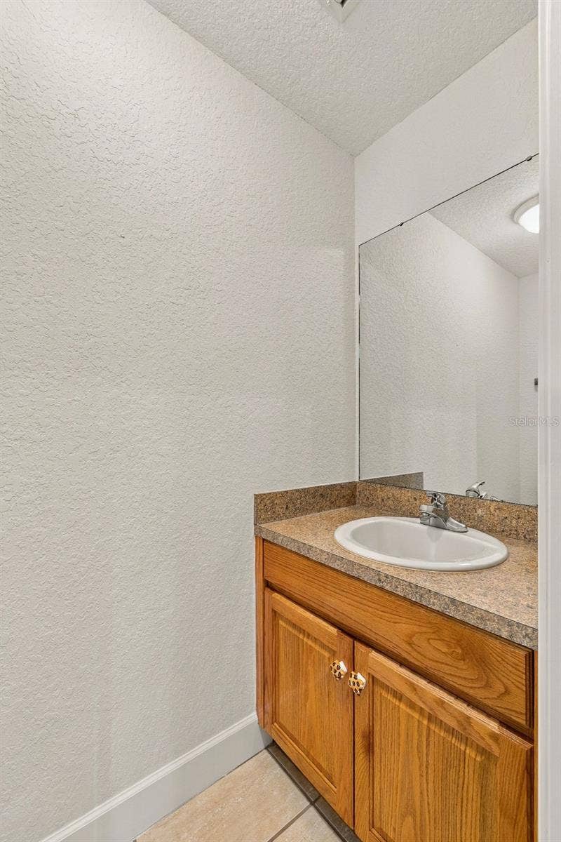 3916 VALRICO GROVE DRIVE, Valrico, FL 33594 Bonus Room 1/2 Bath Vanity!