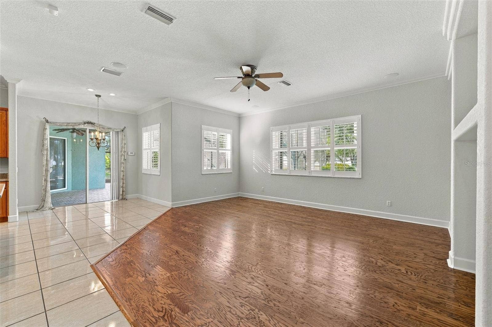3916 VALRICO GROVE DRIVE, Valrico, FL 33594 Breakfast Nook & Slider out to Pool/Spa! Great Room in Real Wood Flooring! Crown Molding & Plantation Shutters!
