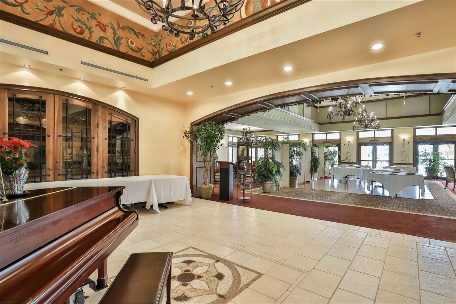 Renaissance Golf and Country Club Formal Dining Room