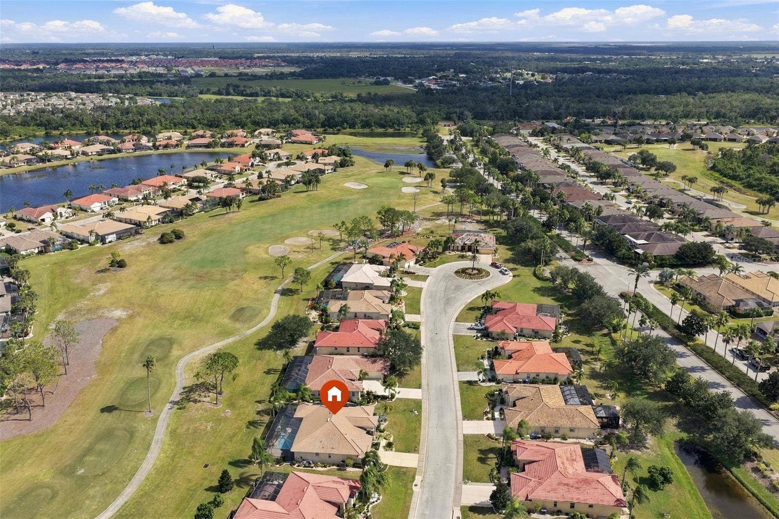 Aerial Photo showing Cul-de-Sac and Golf Course.