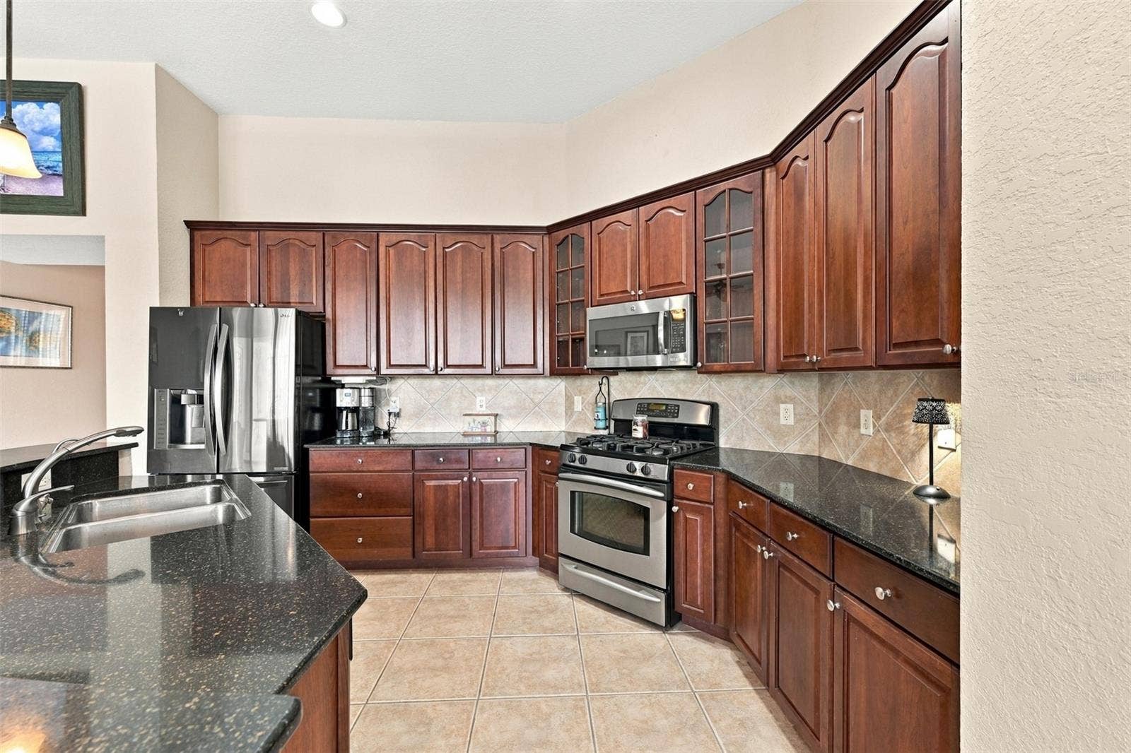 Beautiful stainless steel appliances including a GAS range, granite counters and a reverse osmosis system!