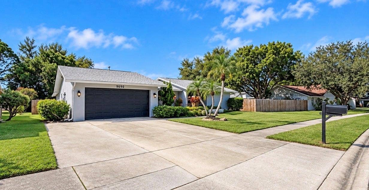 9690 LEEWARD AVENUE, Largo, FL 33773 driveway holds 6 cars