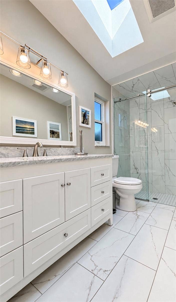 9690 LEEWARD AVENUE, Largo, FL 33773 Primary bathroom