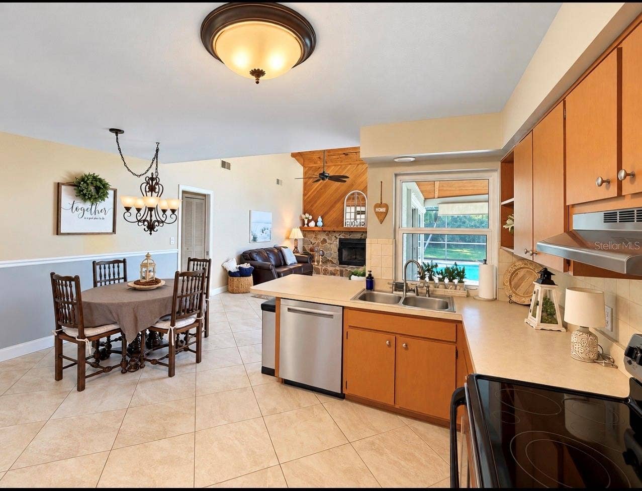 9690 LEEWARD AVENUE, Largo, FL 33773 Dinette off kitchen