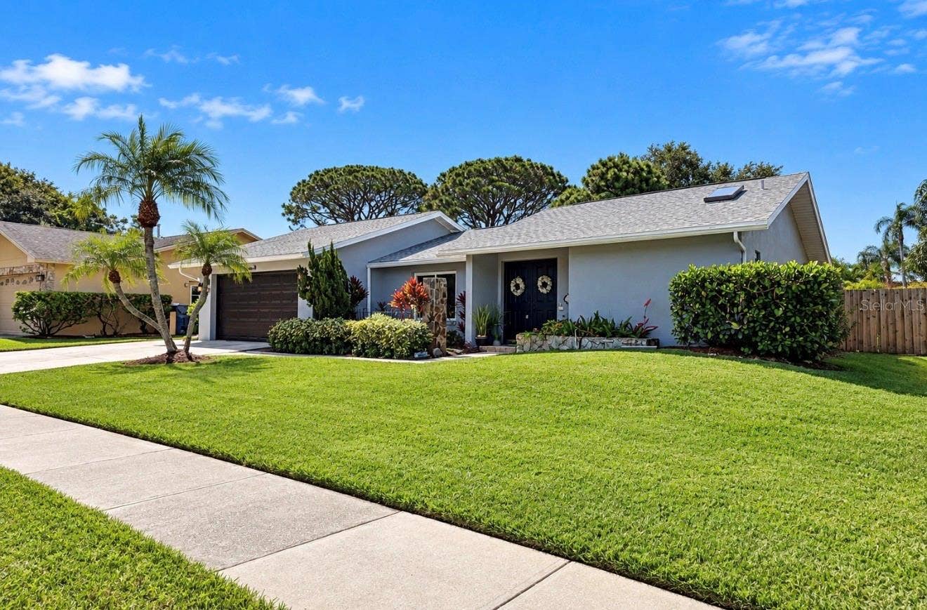 9690 LEEWARD AVENUE, Largo, FL 33773 Lush yard