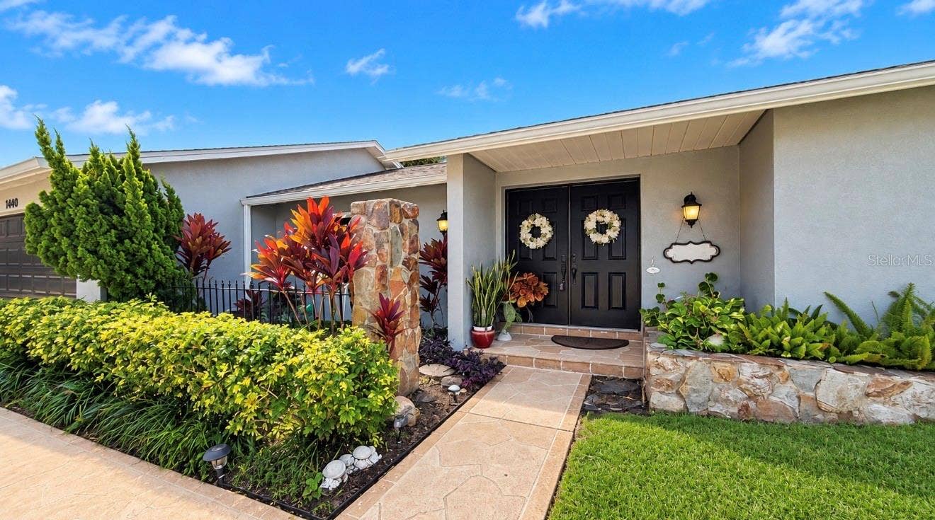 9690 LEEWARD AVENUE, Largo, FL 33773 Double door entry