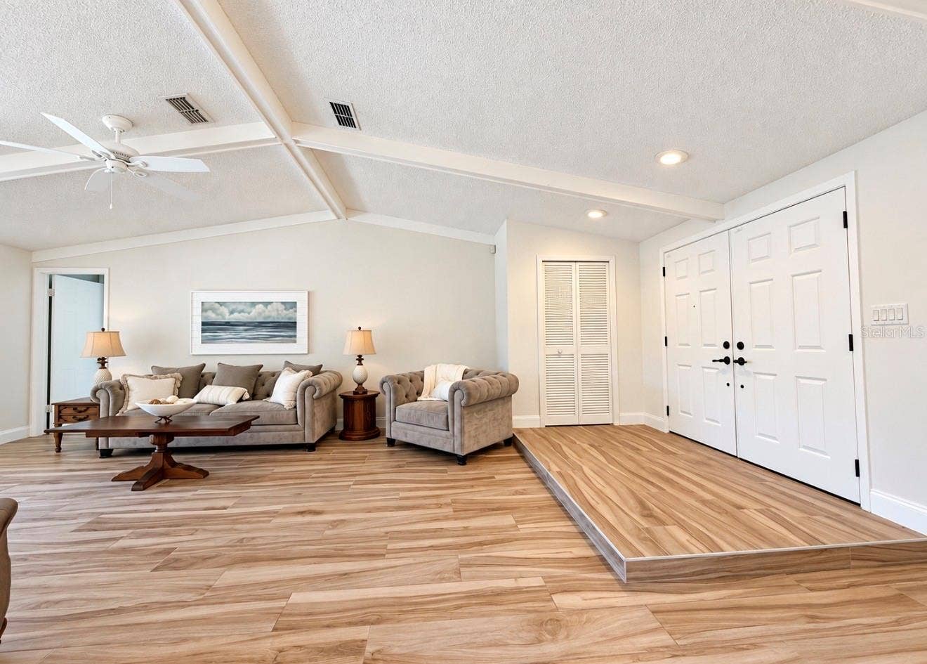 9690 LEEWARD AVENUE, Largo, FL 33773 Living room with step up entryway
