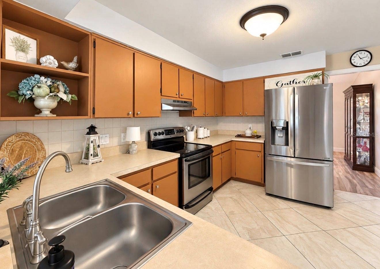 9690 LEEWARD AVENUE, Largo, FL 33773 stainless sink over looks pool lanai