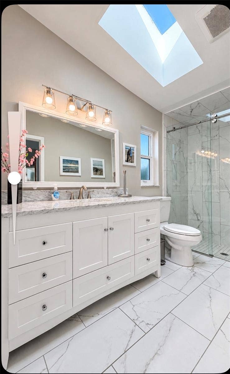 9690 LEEWARD AVENUE, Largo, FL 33773 Primary bathroom