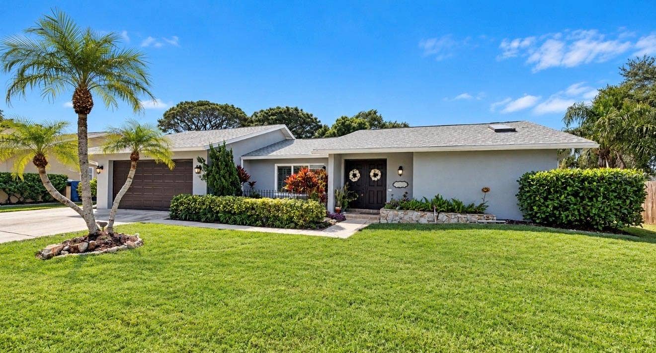 9690 LEEWARD AVENUE, Largo, FL 33773 Beautiful front entrance