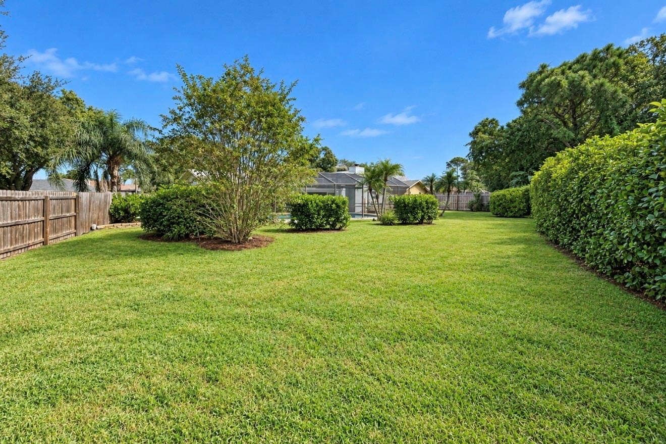 9690 LEEWARD AVENUE, Largo, FL 33773 extremely large backyard