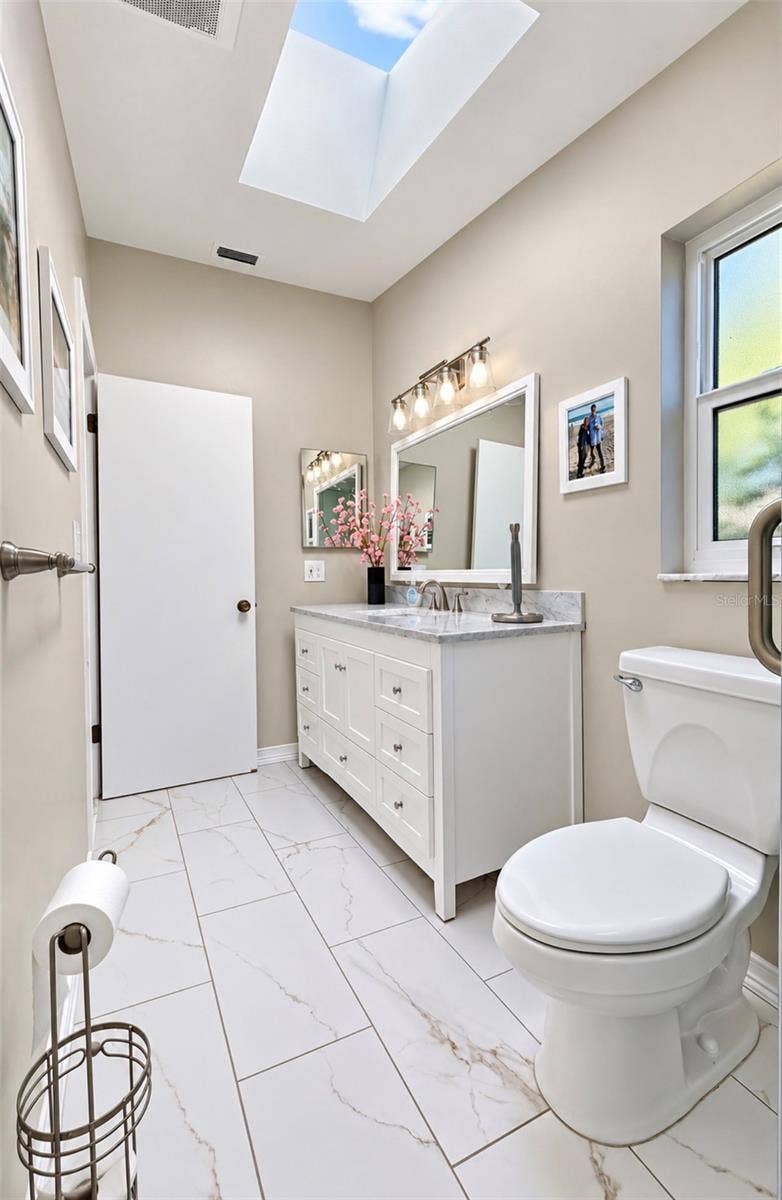 9690 LEEWARD AVENUE, Largo, FL 33773 Primary bathroom