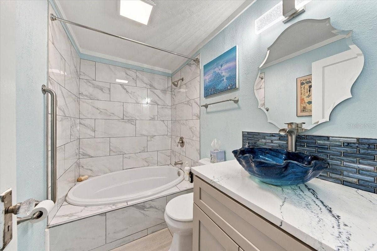 244 21ST AVENUE N, St Petersburg, FL 33704