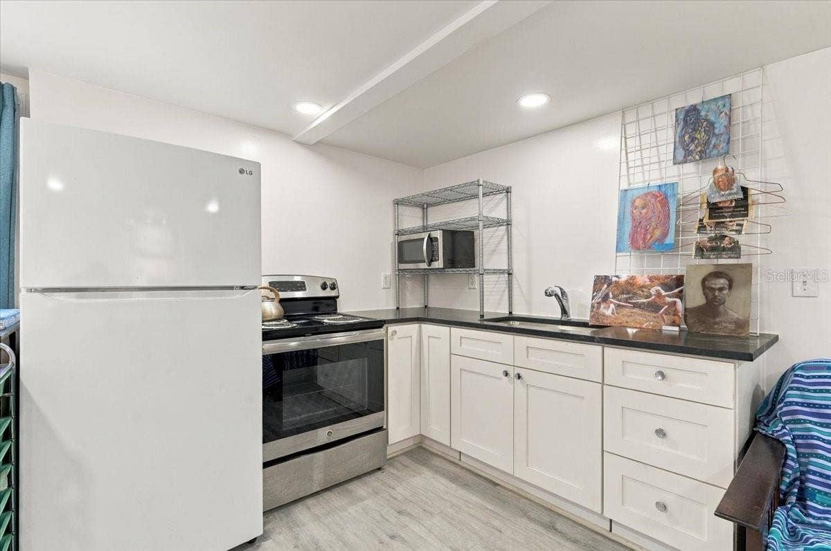 244 21ST AVENUE N, St Petersburg, FL 33704
