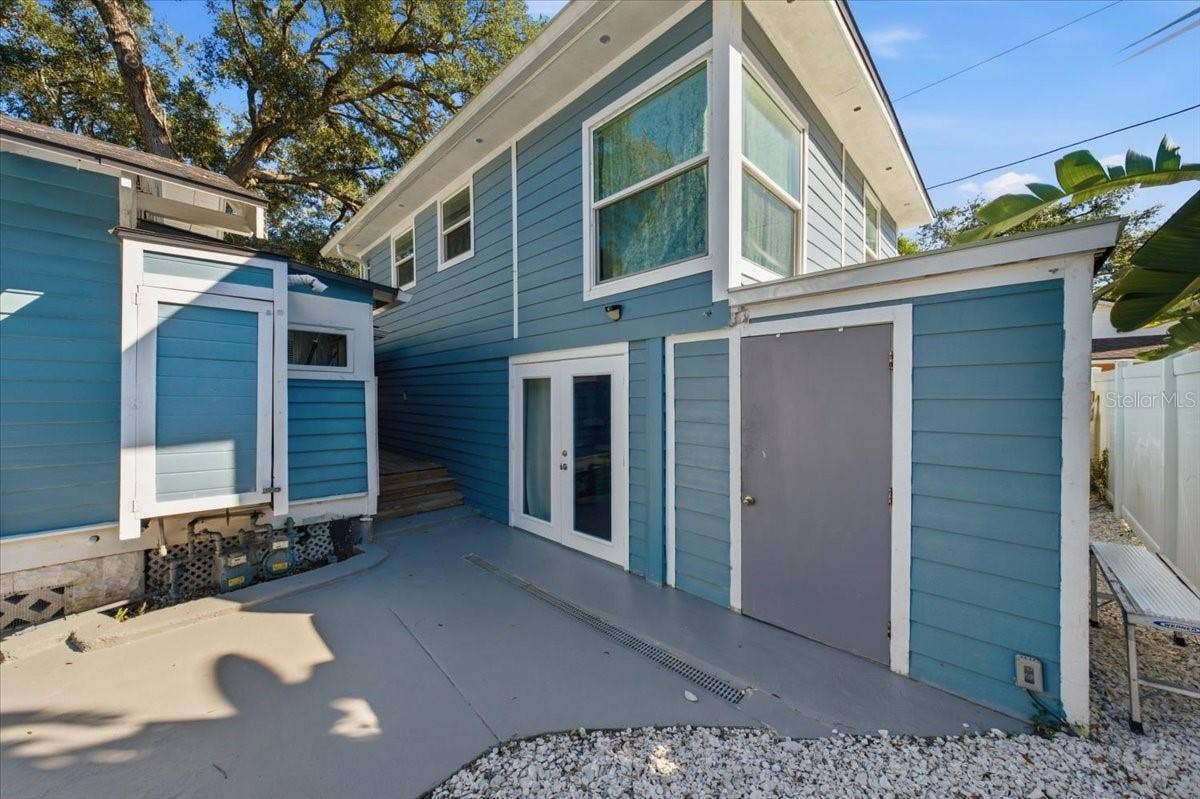244 21ST AVENUE N, St Petersburg, FL 33704