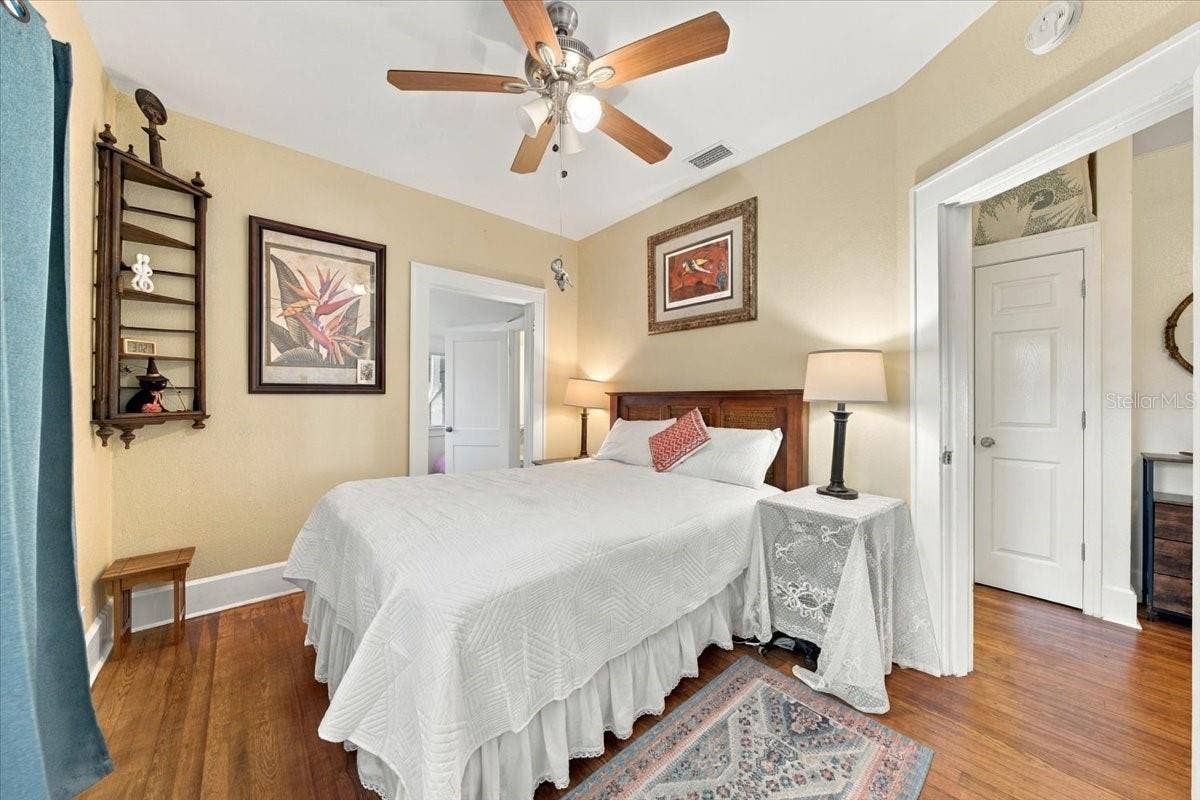 244 21ST AVENUE N, St Petersburg, FL 33704