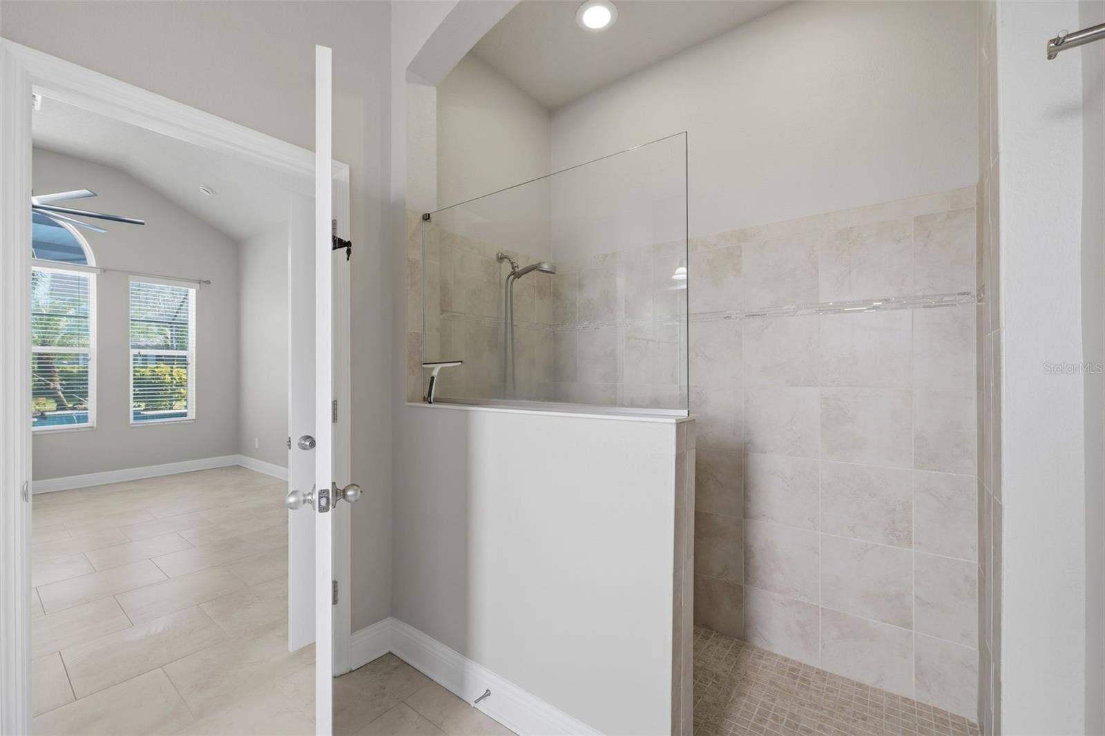 6533 SALT CREEK AVENUE, Apollo Beach, FL 33572 Primary Bath