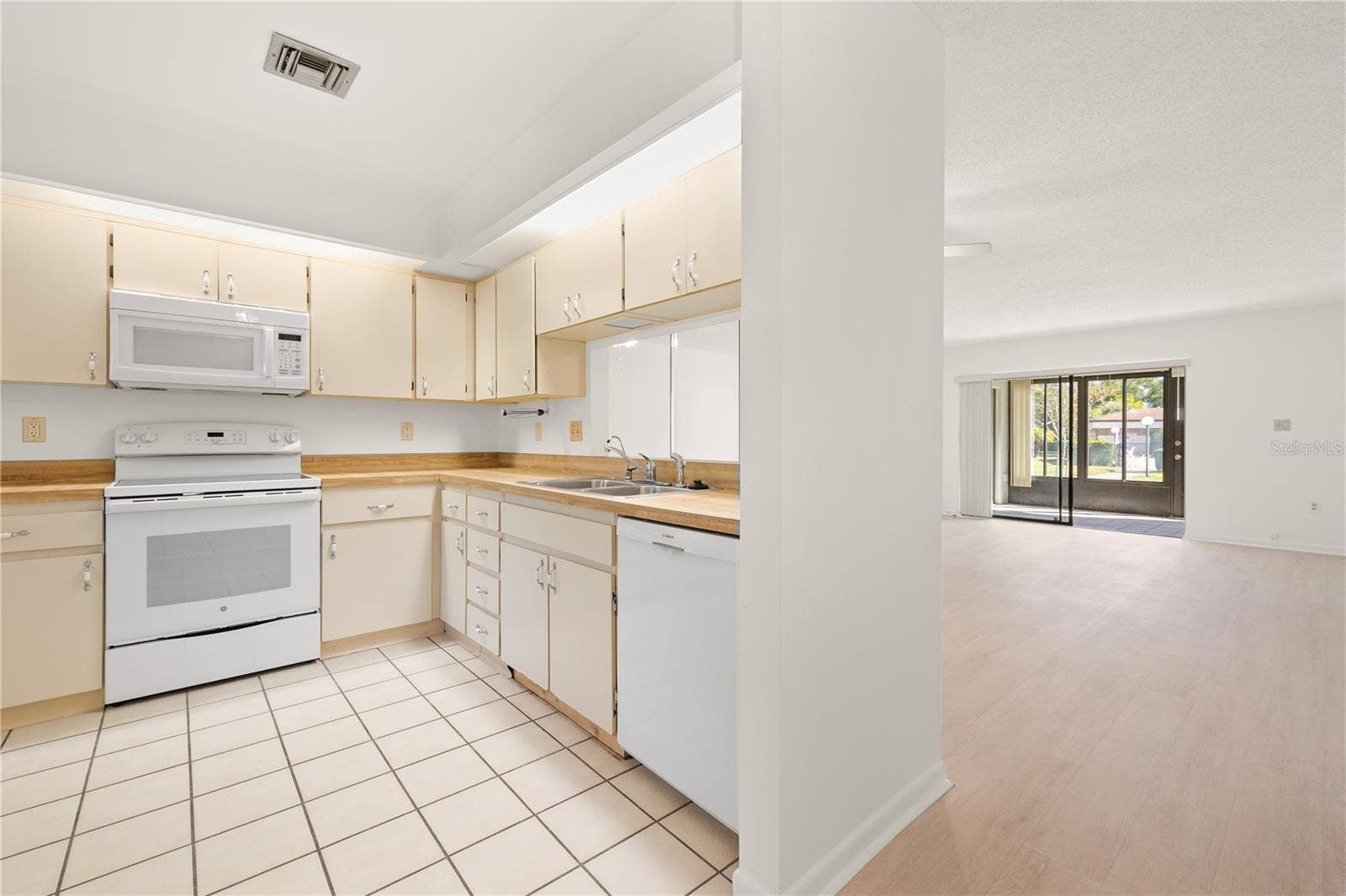 2700 NEBRASKA AVENUE, #3-103, Palm Harbor, FL 34684 2700 NEBRASKA AVENUE, #3-103, Palm Harbor, FL 34684