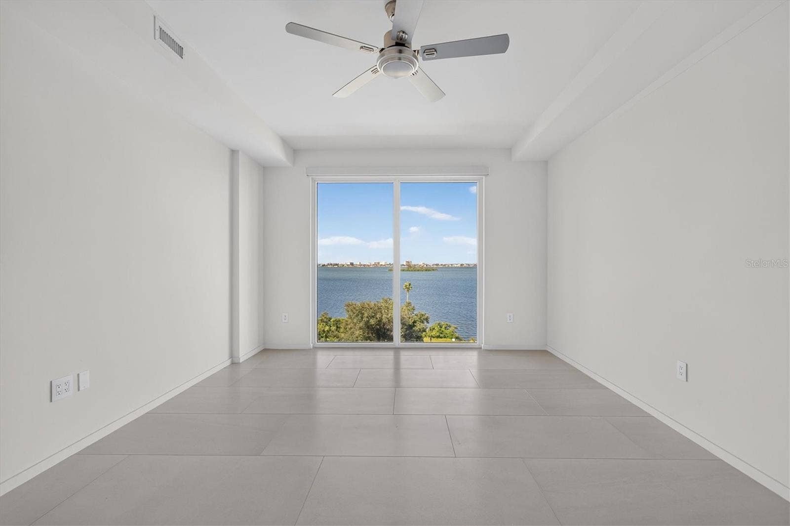 1020 SUNSET POINT ROAD, #607, Clearwater, FL 33755 Primary bedroom