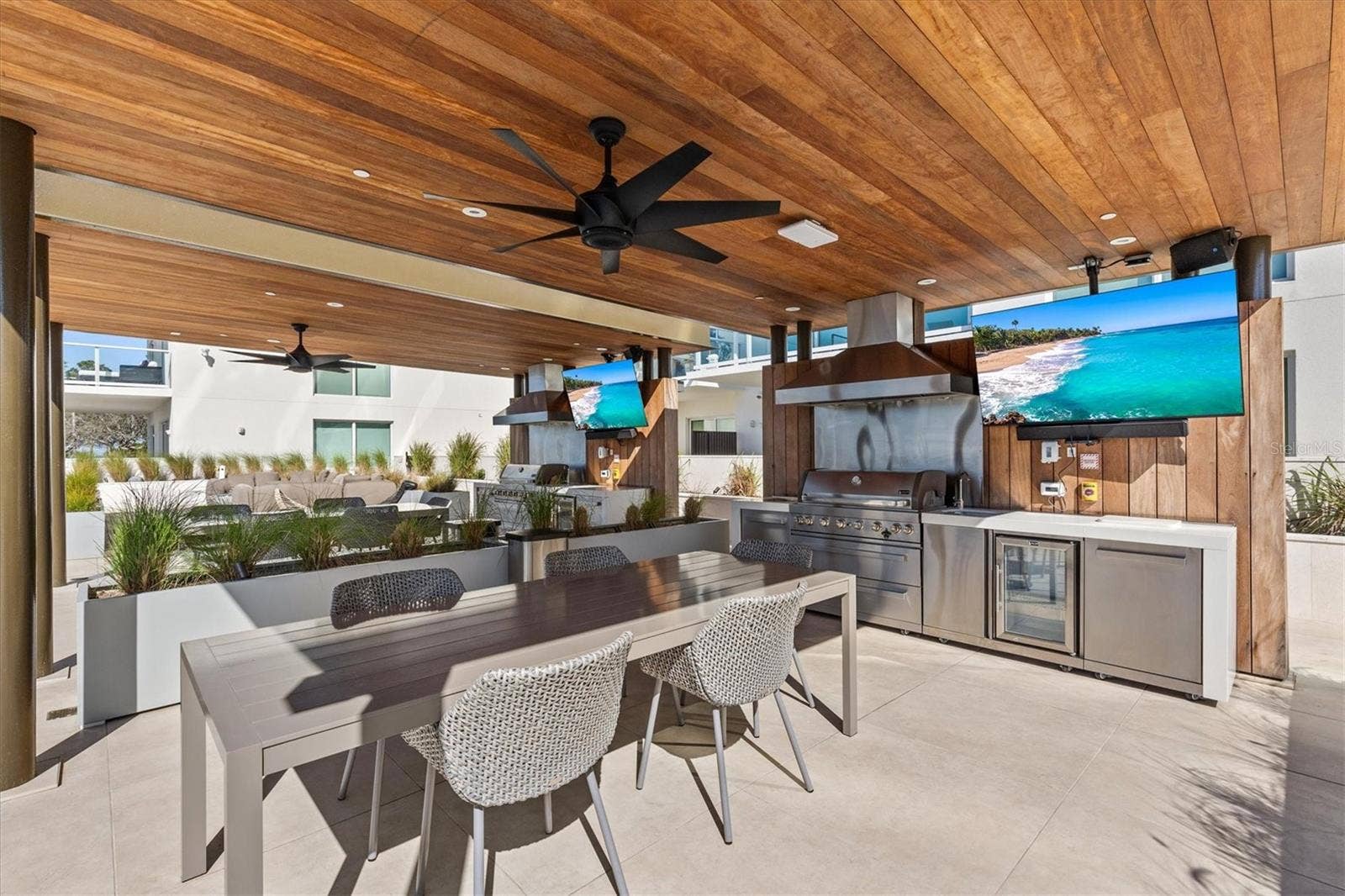 1020 SUNSET POINT ROAD, #607, Clearwater, FL 33755 Outdoor kitchen