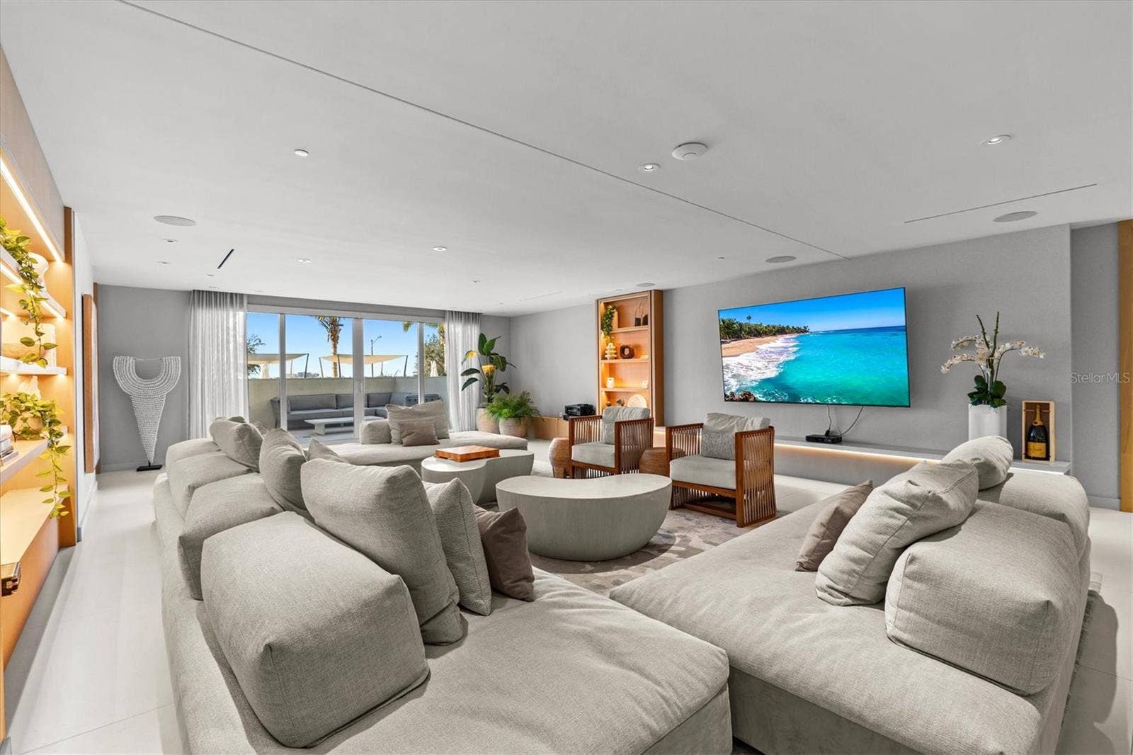 1020 SUNSET POINT ROAD, #607, Clearwater, FL 33755 Social Room