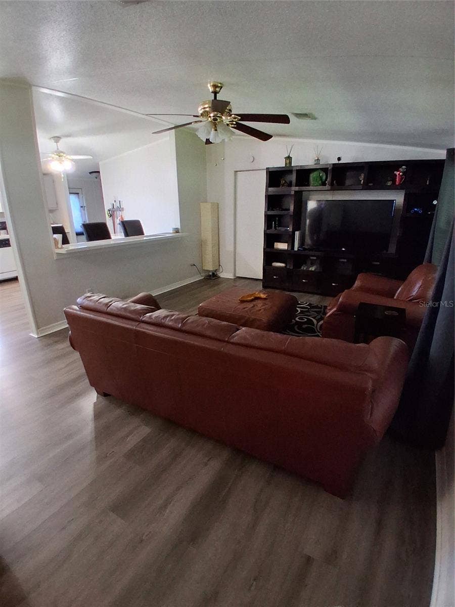 37650 NEWPORT DRIVE, Zephyrhills, FL 33542 spacious Living room.