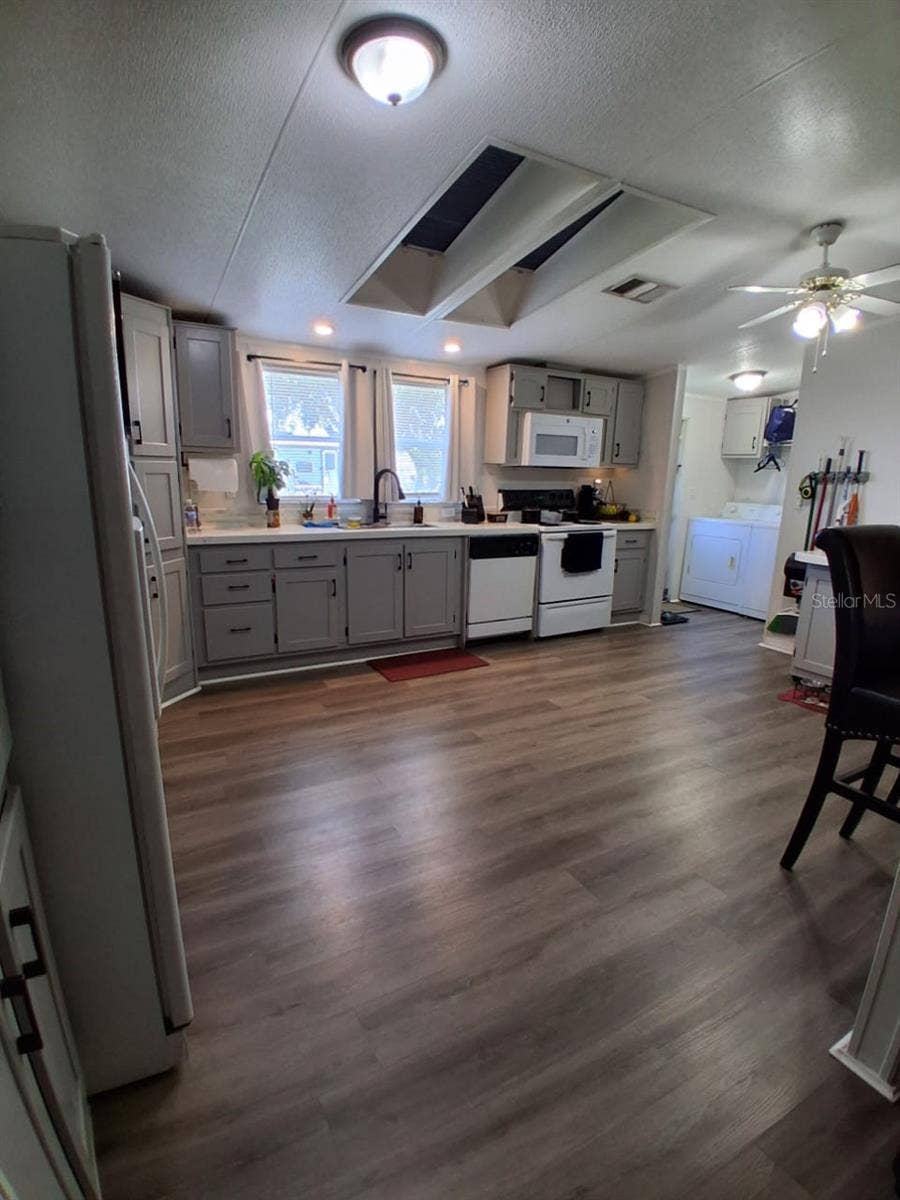 37650 NEWPORT DRIVE, Zephyrhills, FL 33542 Amazing Kitchen.