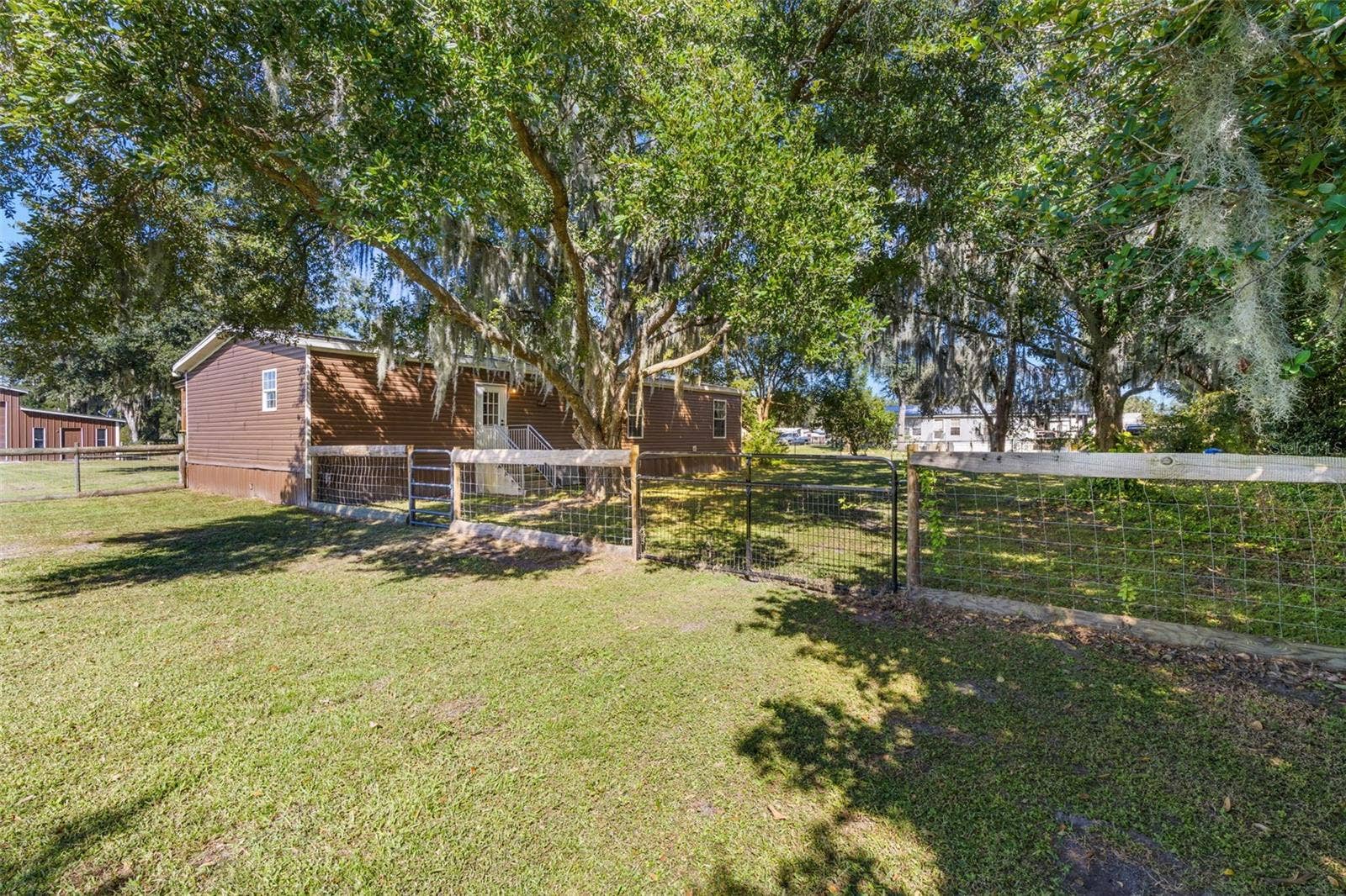 10127 GEORGE SMITH ROAD, Lithia, FL 33547