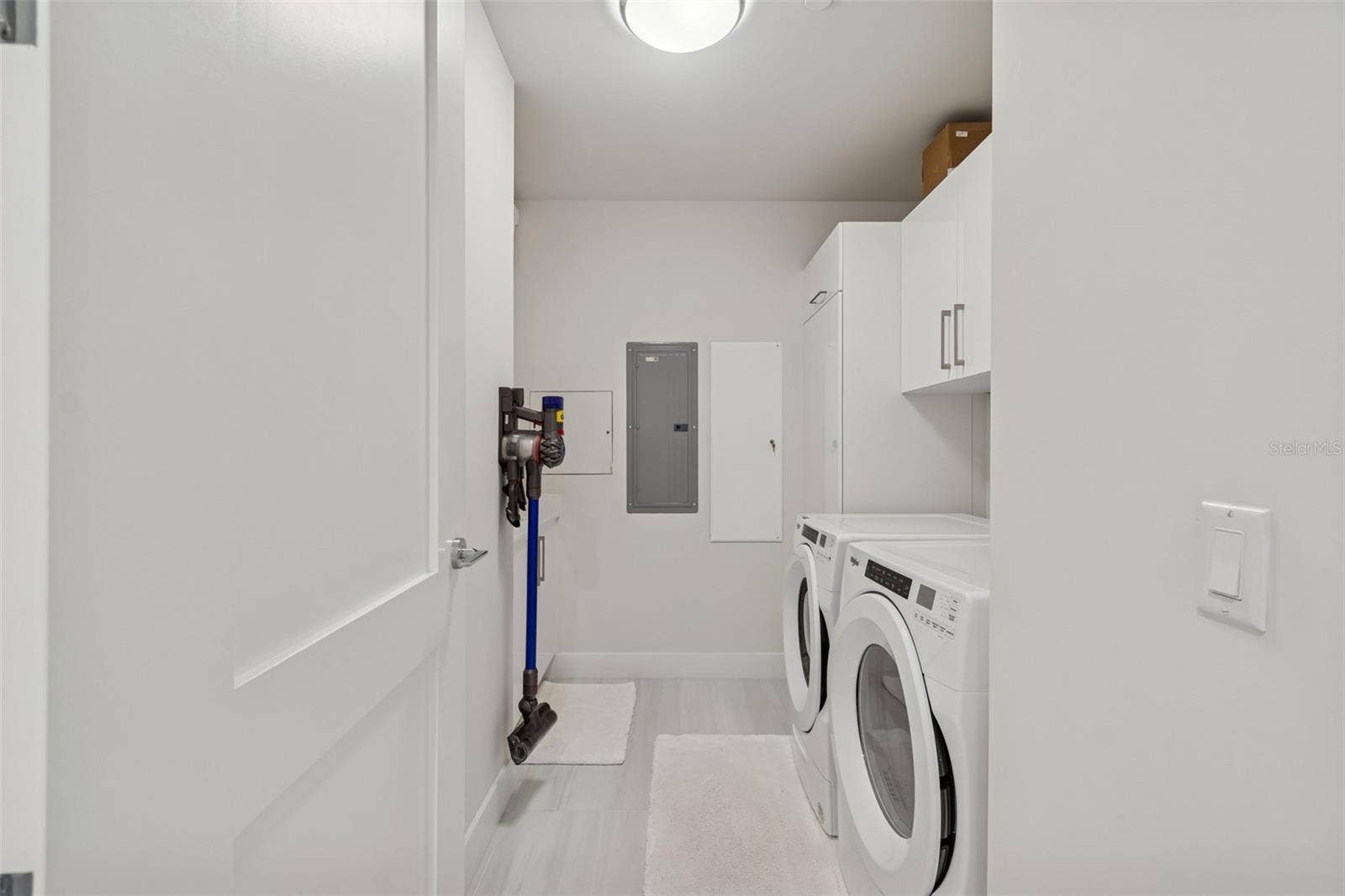 301 1ST STREET S, #1007, St Petersburg, FL 33701 Whirlpool washer&dryer