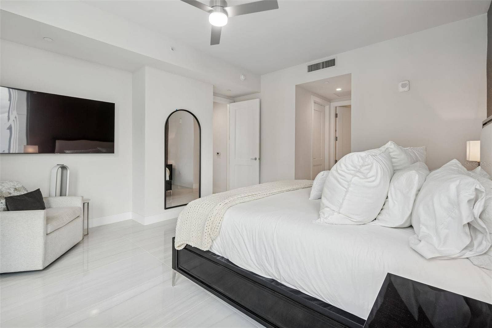 301 1ST STREET S, #1007, St Petersburg, FL 33701 Primary suite