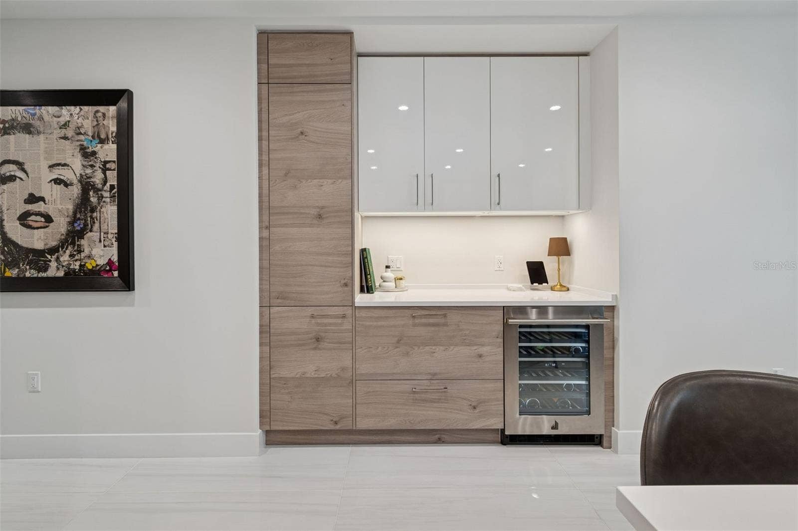 301 1ST STREET S, #1007, St Petersburg, FL 33701 45-bottle wine cooler