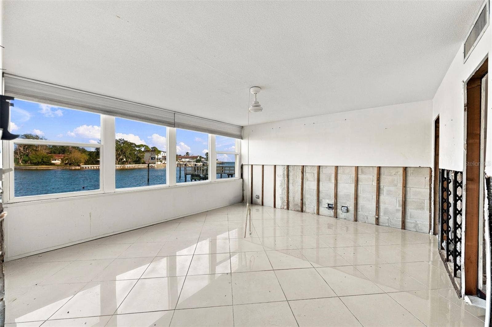 1365 SNELL ISLE BOULEVARD NE, #1A, St Petersburg, FL 33704 1365 SNELL ISLE BOULEVARD NE, #1A, St Petersburg, FL 33704