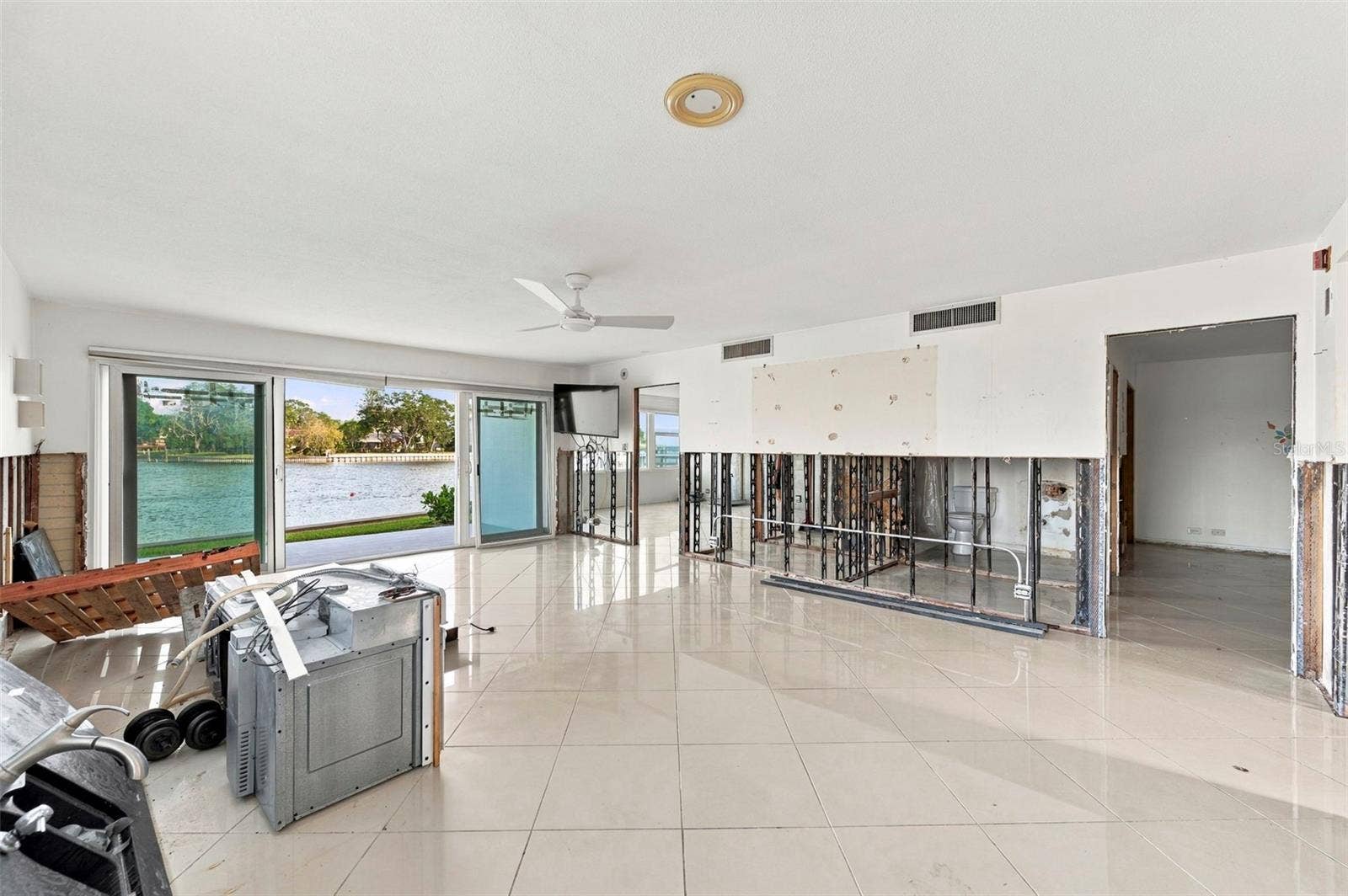 1365 SNELL ISLE BOULEVARD NE, #1A, St Petersburg, FL 33704