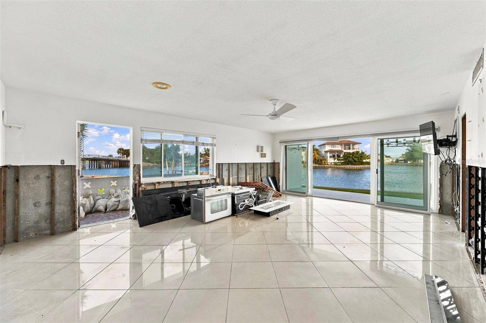 1365 SNELL ISLE BOULEVARD NE, #1A, St Petersburg, FL 33704