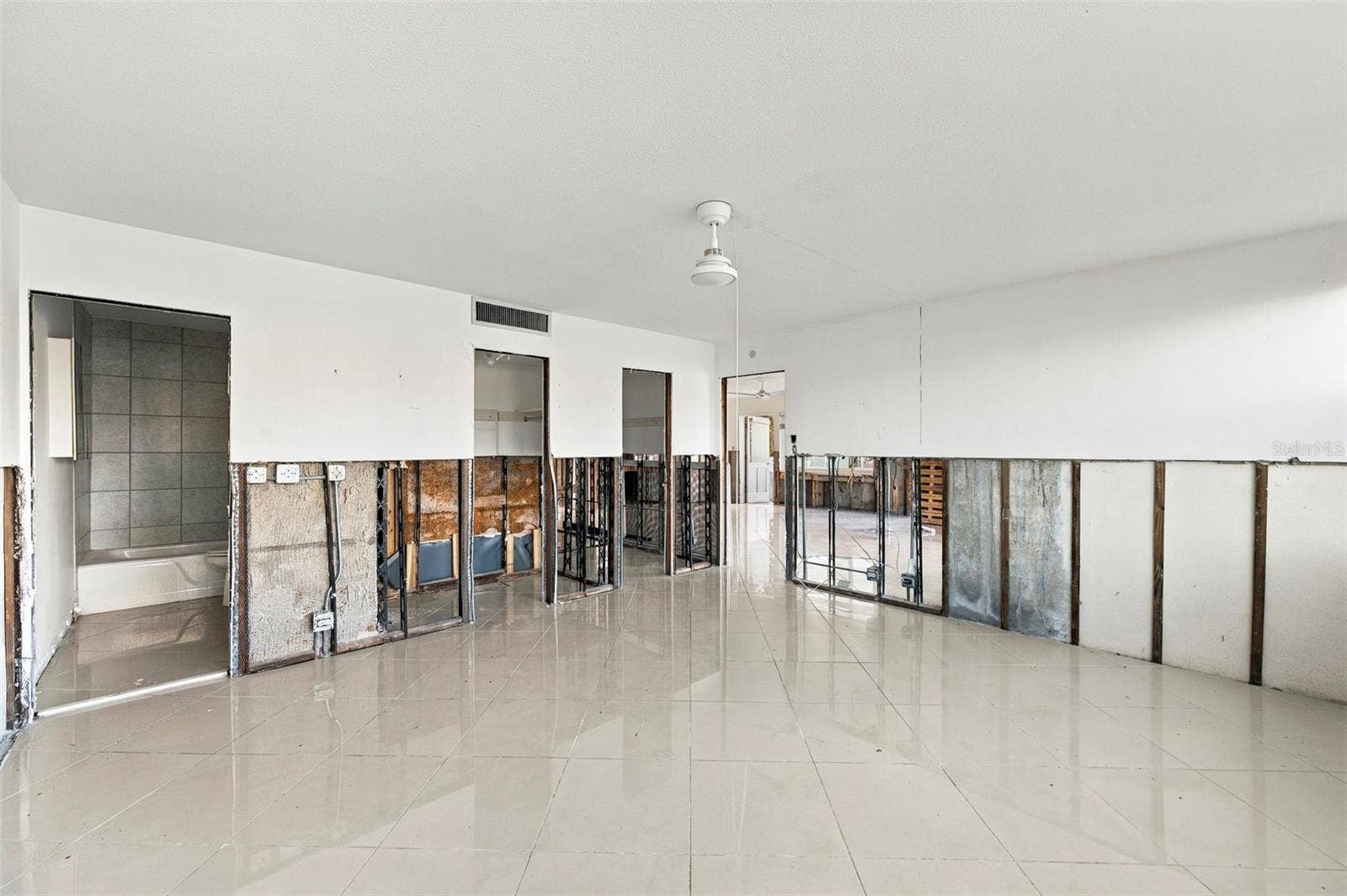 1365 SNELL ISLE BOULEVARD NE, #1A, St Petersburg, FL 33704 1365 SNELL ISLE BOULEVARD NE, #1A, St Petersburg, FL 33704