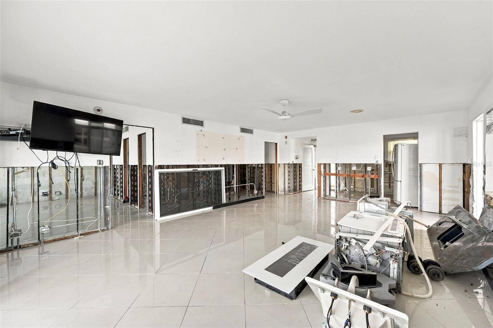 1365 SNELL ISLE BOULEVARD NE, #1A, St Petersburg, FL 33704