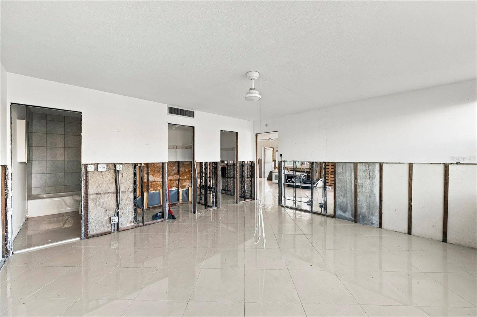 1365 SNELL ISLE BOULEVARD NE, #1A, St Petersburg, FL 33704