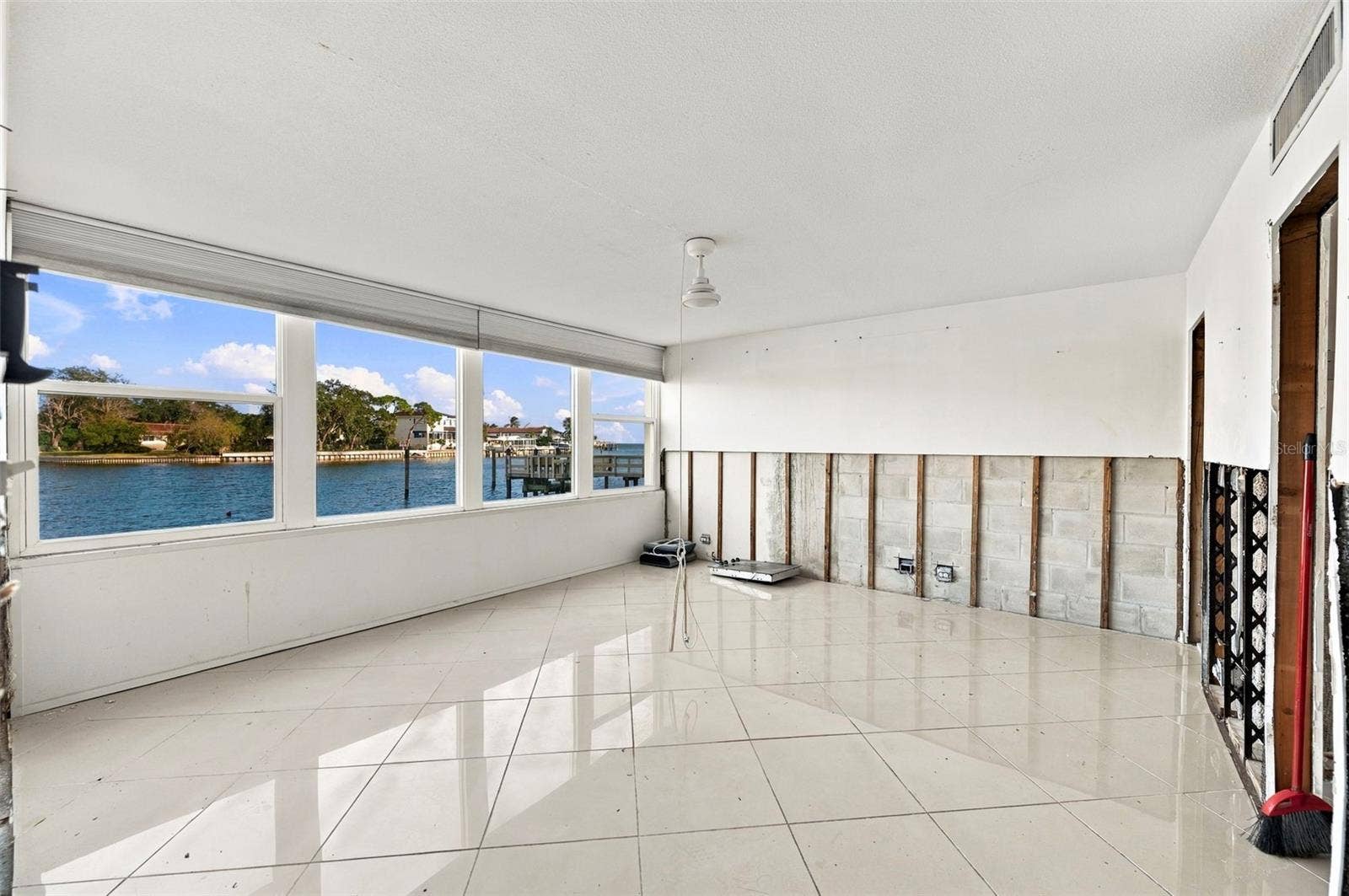 1365 SNELL ISLE BOULEVARD NE, #1A, St Petersburg, FL 33704